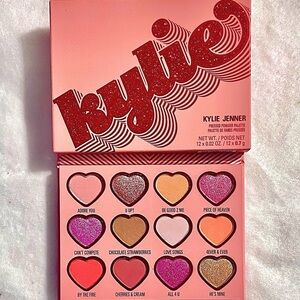 KYLIE Cosmetics Valentines Heart Shaped Pan Eyeshadow Palette Makeup NEW